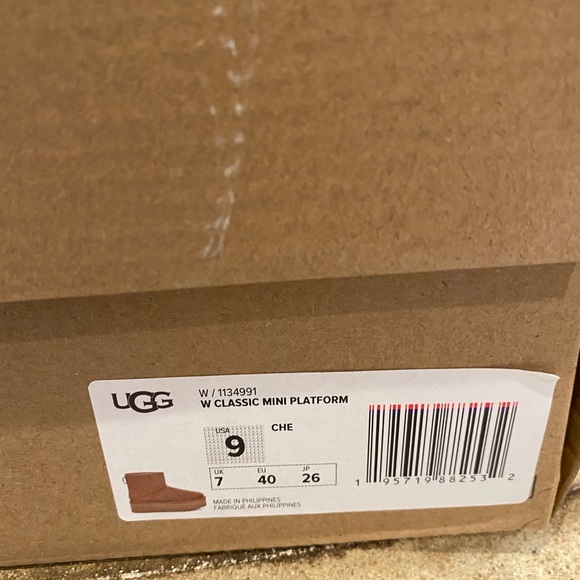 UGG CLASSIC MINI PLATFORM BOOTS NWT NIB Shoes SIZE 9, SHIP SAME DAY! - Picture 5 of 5